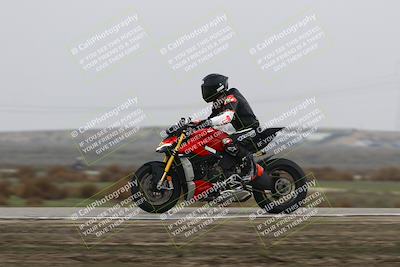 media/Nov-29-2025-TrackDaz (Sat) [[10ae2d9bce]]/B Group/Session 4 (Wheelie Bump)/